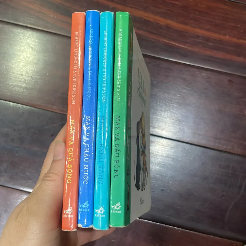 MAX VÀ GẤU BÔNG , bánh vòng , chậu nước , quả bóng - Barbro Lindgren - COMBO 4 quyển 1028201