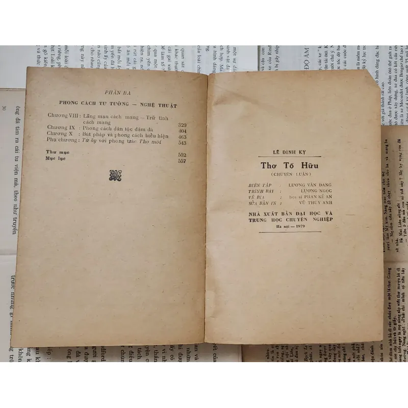 Chuyên luận Thơ Tố Hữu - Lê Đình Kỵ (550 trang) 707214
