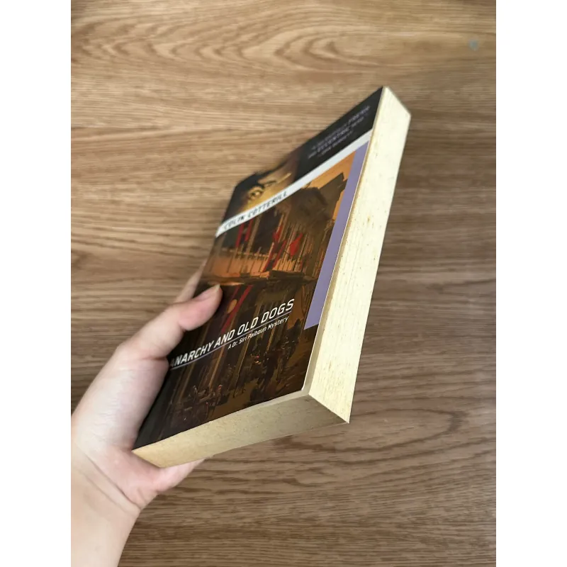 Anarchy and Old Dogs - Colin Cotterill 783030