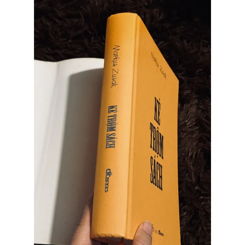 Kẻ trộm sách (bìa cứng)  1000109