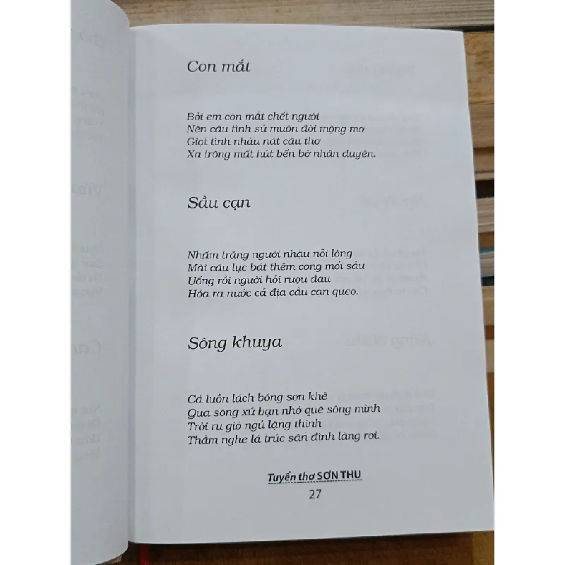 Tuyển thơ Sơn Thu: Đi giữa quê hương vẫn nhớ nhà 571632