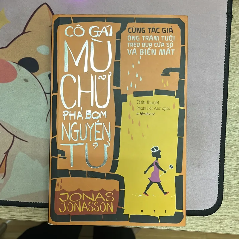 Cô gái mù chữ hái bom nguyên tử 976413