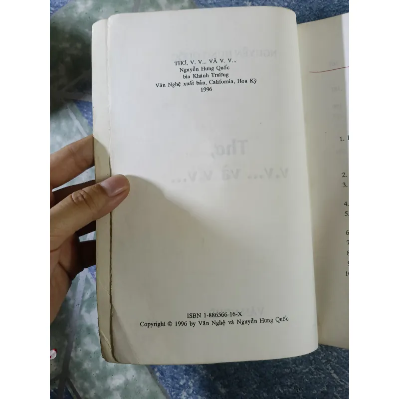 Thơ, v.v... và v.v... - Nguyễn Hưng Quốc 751464