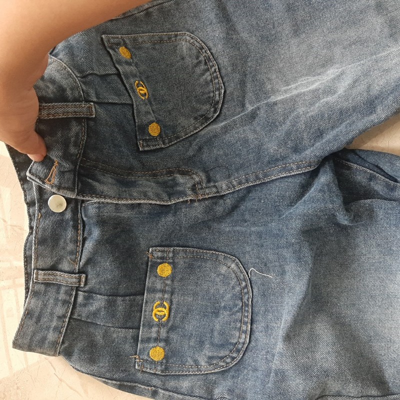 Quần jeans om baggy eo 70 quay đầu, còn mới nguyên mác, chiều dài quần 90cm.  178681