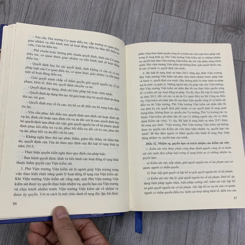 Bình luận khoa học bộ luật tố tụng hình sự năm 2015. Bìa cứng. 3a5 655270