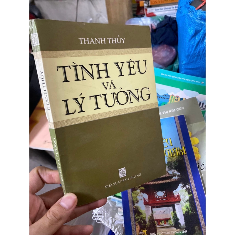 Sách Tình yêu và lý tưởng - Thanh Thủy 310078