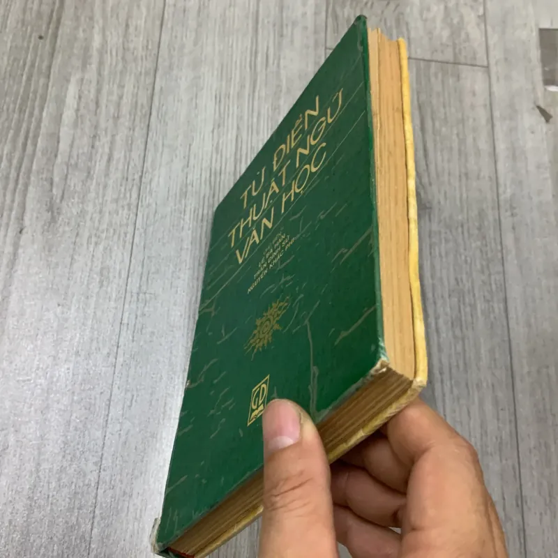 Từ điển thuật ngữ văn học. Có chữ ký của chủ biên. 10b2 1026333