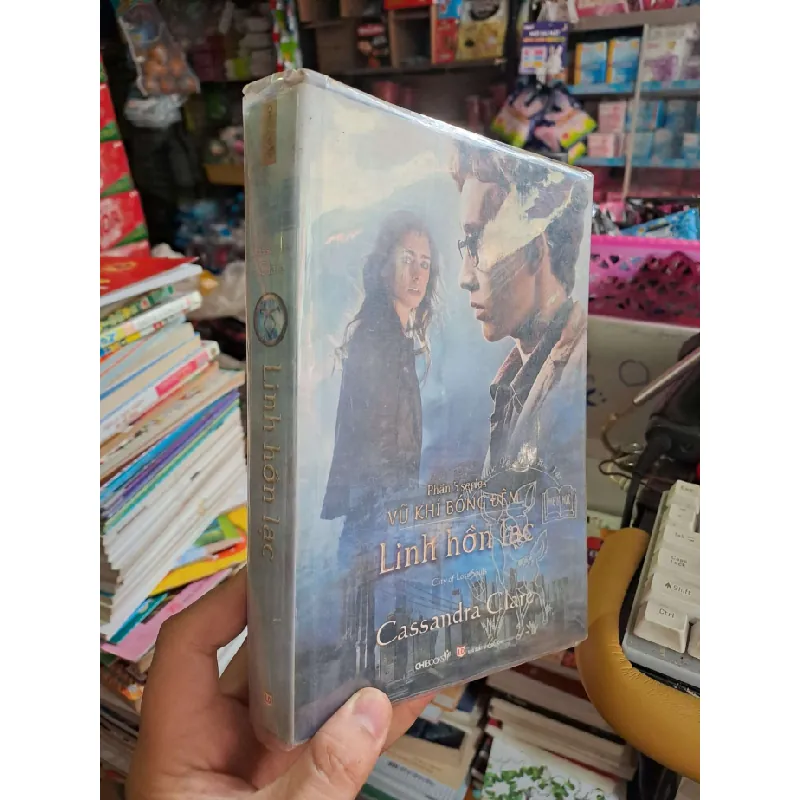 Linh hồn lạc - Clare - 2015 mới 80% ố - VĂN HỌC - HCM0111 629156