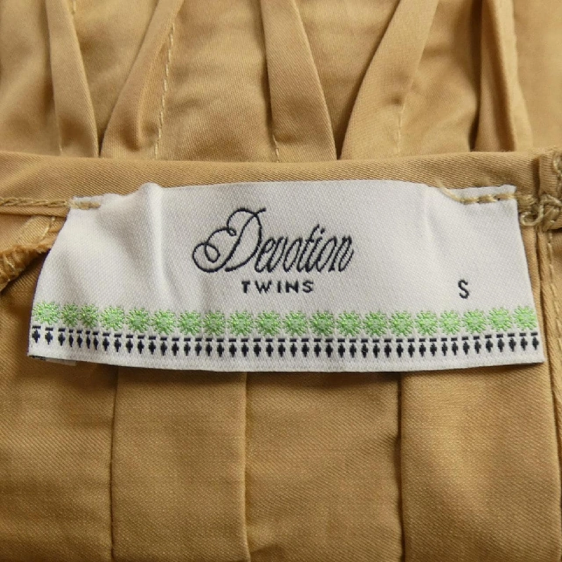 DEVOTION TWINS Top - Hàng hiệu Authentic 773780