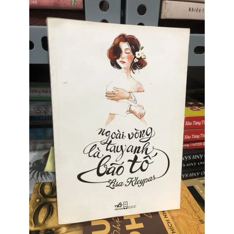 Ngoài vòng tay anh là bão tố 990579