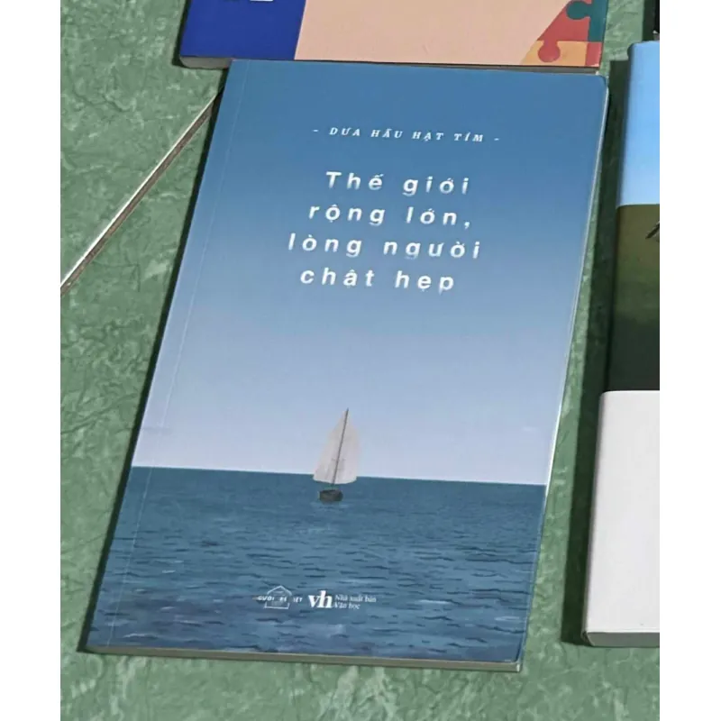 Thế giới rộng lớn lòng người chật hẹp 832418