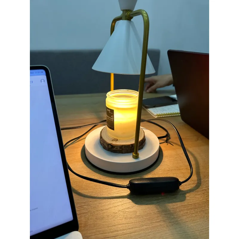 Đèn bàn trang trí để bàn hình chóp kết hợp đế gỗ dạng đứng nhỏ gọn 707505