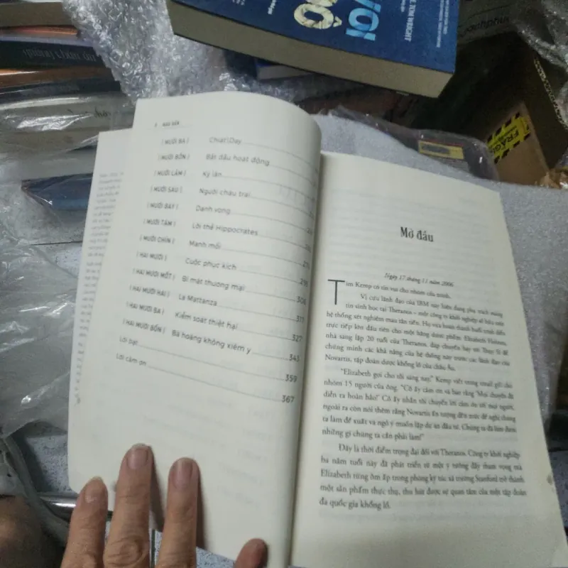 Máu bẩn John Careyrou 1001397