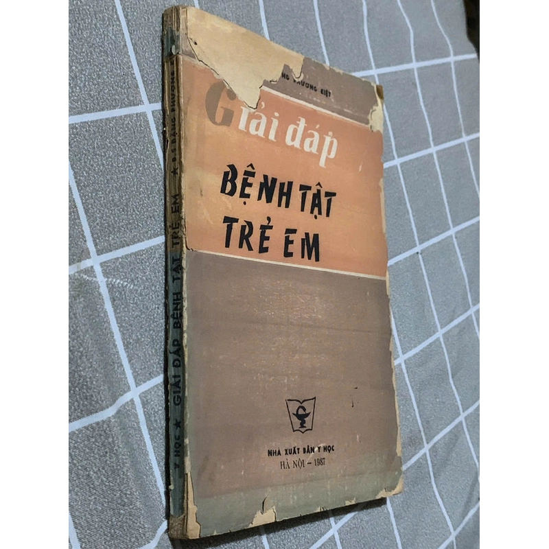 SÁCH Y HỌC - GIẢI ĐÁP BỆNH TẬT TRẺ EM - BS ĐẶNG PHƯƠNG KIỆT- 1987 543710
