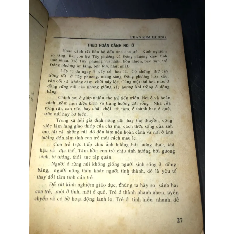 Thuật ứng xử giữa cha mẹ với con trẻ trong gia đình - Phan Kim Hương 958722