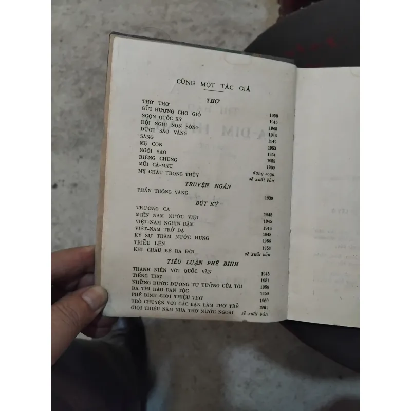 Thi hào Na dim Hit mét ( Xuân Diệu giới thiệu và dịch thơ ) 1002641