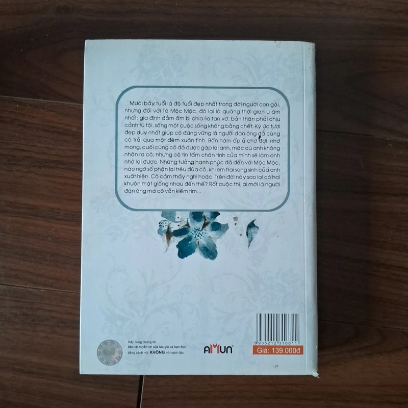 Gió mag kí ức thổi thành những cánh hoa 510009