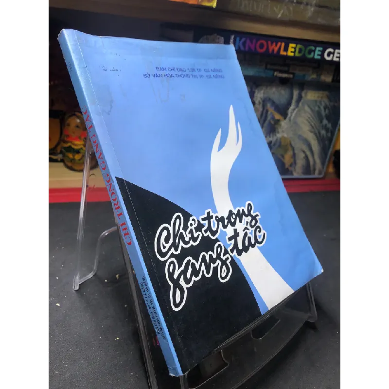 Chỉ trong gang tấc 2003 mới 60% ố bẩn cong ẩm nhẹ HPB0906 SÁCH VĂN HỌC Blogmeo21025 582496