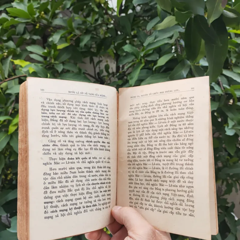 Dưới Lá Cờ Vẻ Vang Của Đảng Vì Độc Lập Tự Do Vì Chủ Nghĩa Xã Hội  711952