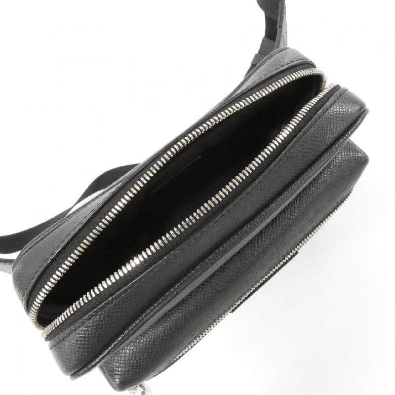 Túi đeo chéo Louis Vuitton Taiga Lama Bum Bag Outdoor M30245 613279