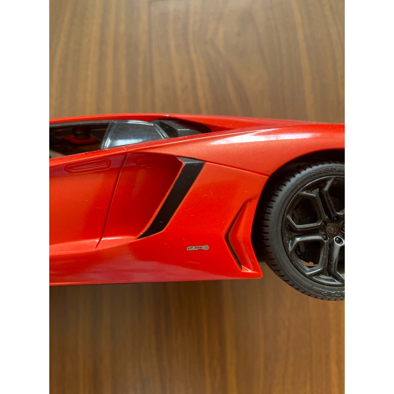 Ô tô Lamboghini điều khiển 527928