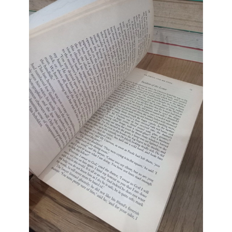 Dr Jekyll and Mr Hyde with The merry men & other stories - R. L. Stevenson 740446