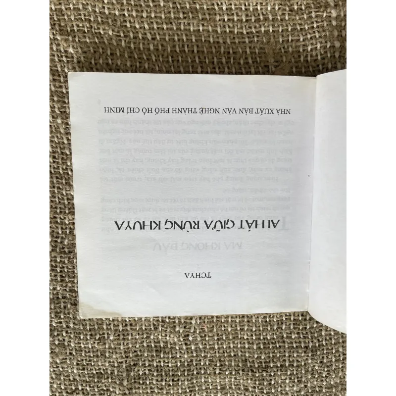 Ai hát giữa rừng khuy- Việt Nam danh tác khổ vuông  1043987