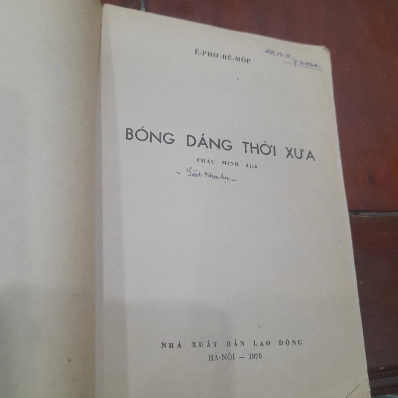Ê-phơ-rê-mốp - BÓNG DÁNG THỜI XƯA 524695