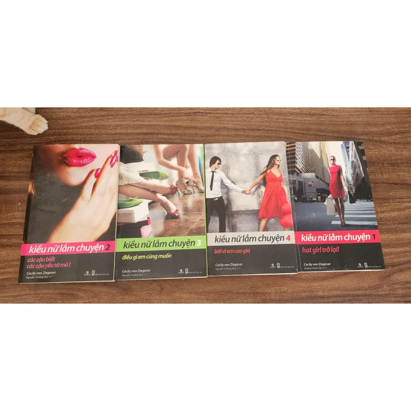 Bộ 4 tập KIỀU NỮ LẮM CHUYỆN - Cecily von Ziegesar 714146