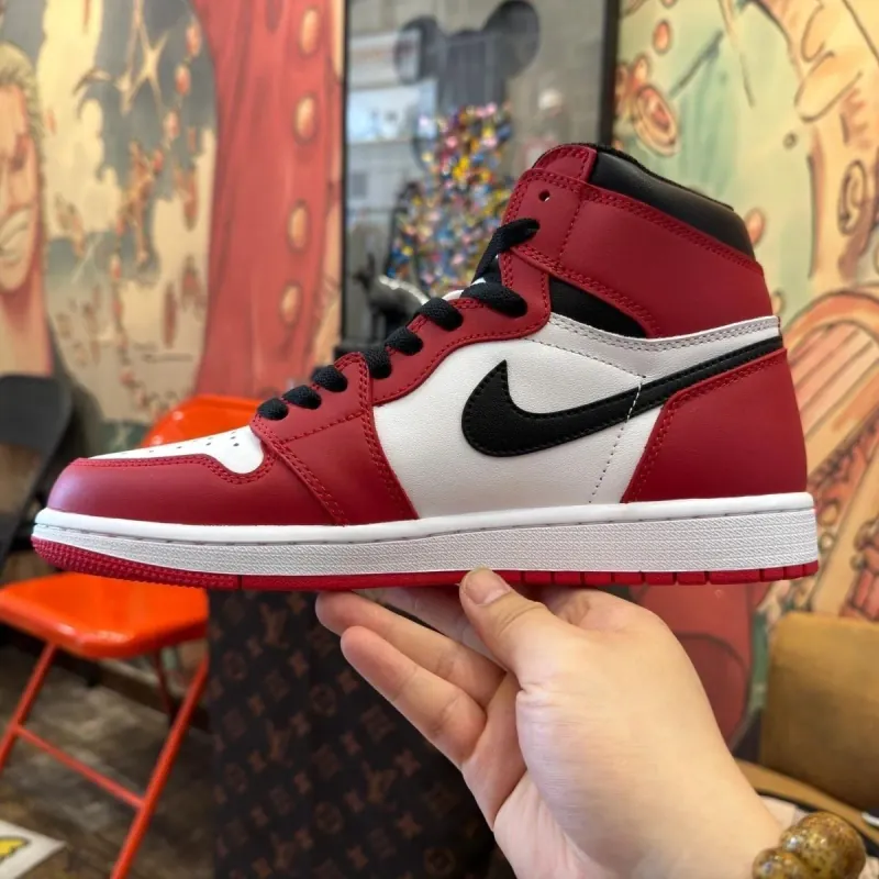 Giày thể thao Nike Air Jordan 1 Retro High OG Size 42 đen đỏ 701639