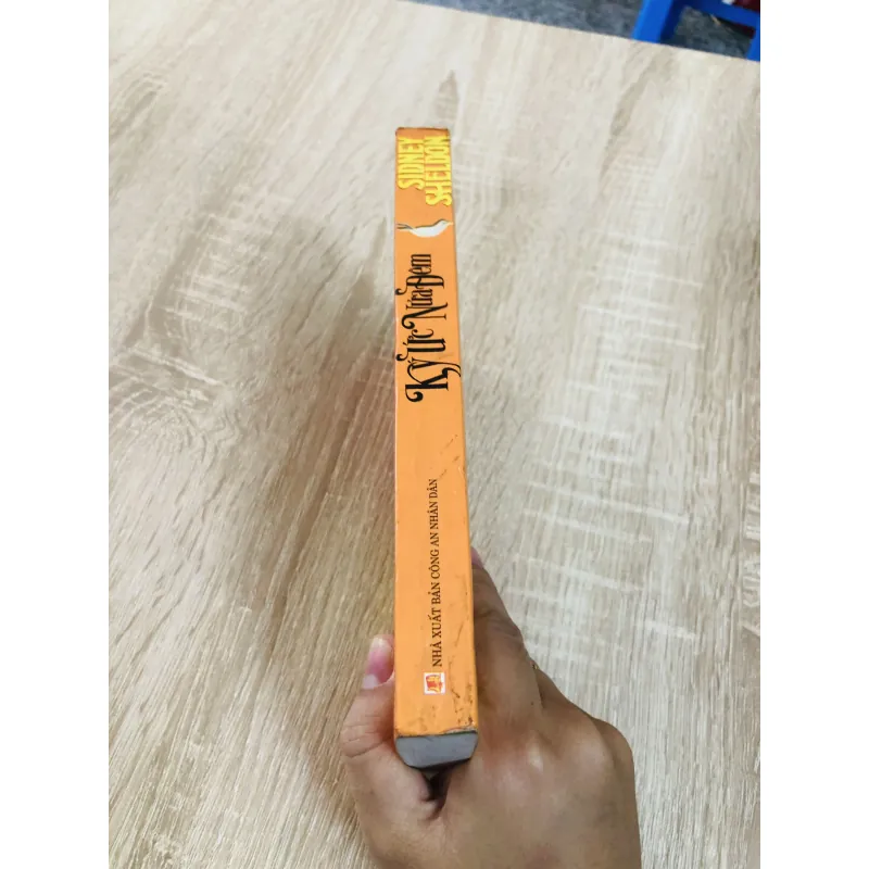 Ký Ức Nửa Đêm – Memories of Midnight | Sidney Sheldon 989595