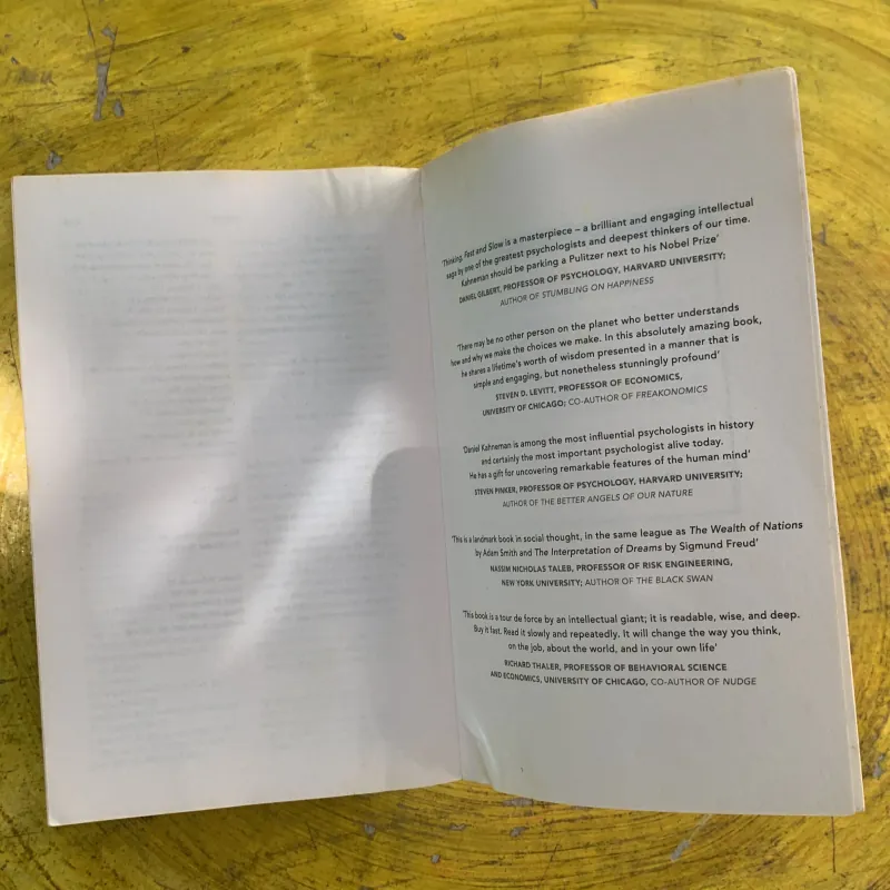 THINKING, FAST AND SLOW - DANIEL KAHNEMAN 1003090