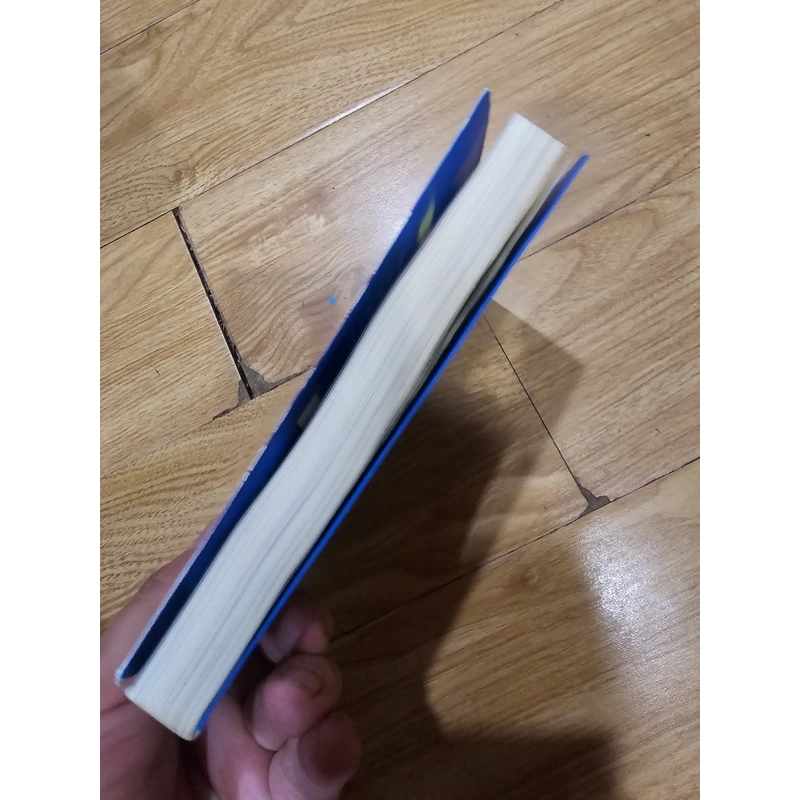 Em là người sống, tôi là người chết. Thế giới đôi lúc lại đảo ngược. 
57k (bìa 115k) 459905