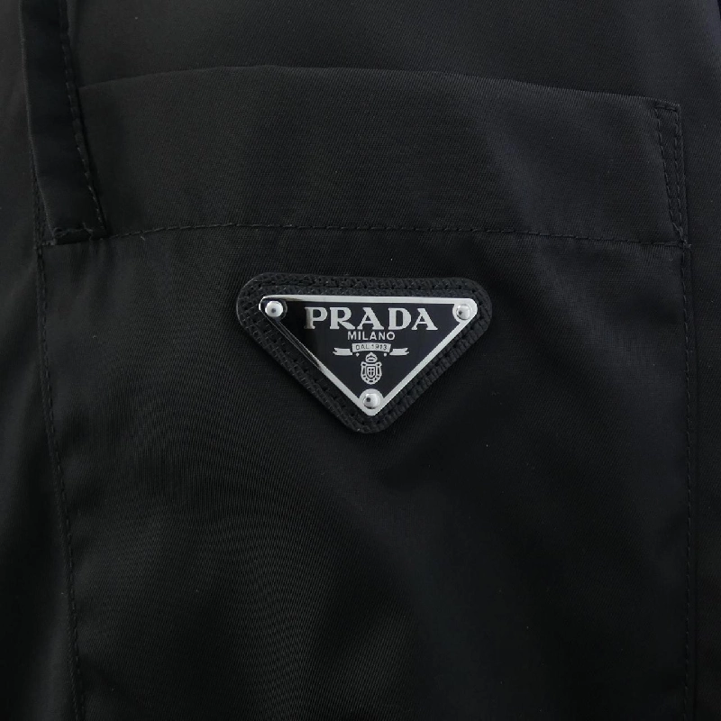 Áo khoác PRADA với logo hình tam giác 292061 S222 1WQ8 632279