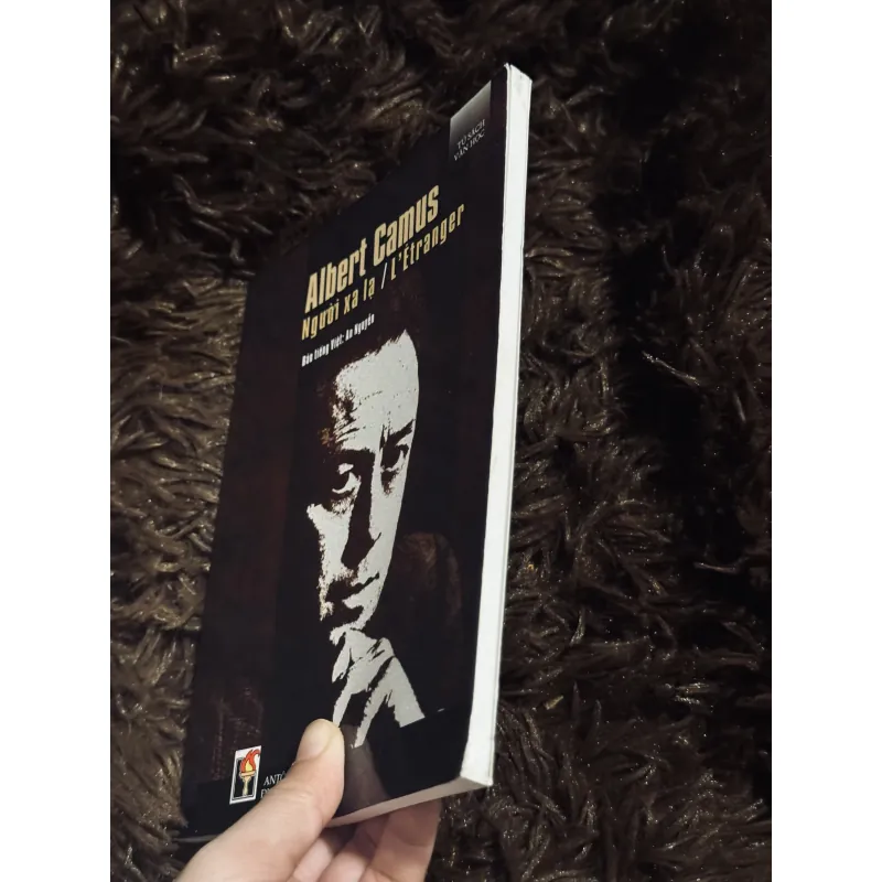 Người xa lạ 789528