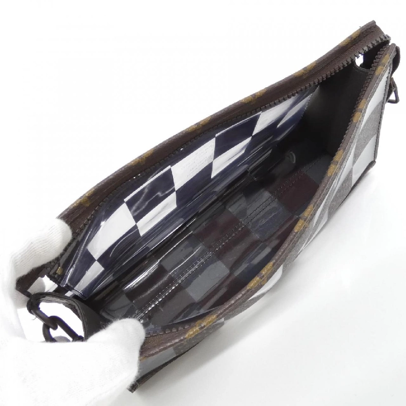 Túi đựng phụ kiện Louis Vuitton Monogram Chess Stand M81588 614065