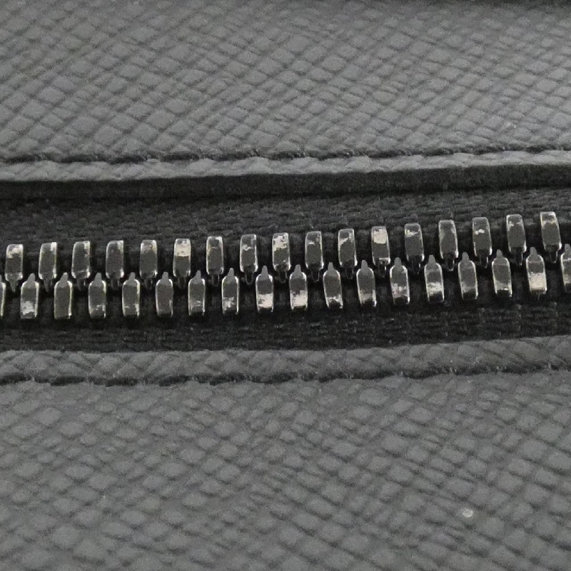 Túi đeo vai Louis Vuitton Taiga Màu cầu vồng Soft Trunk M30341 609981