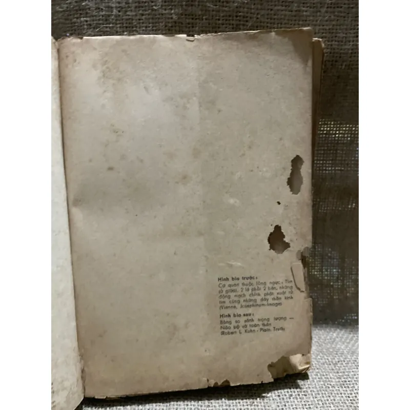 Cẩm nang Tân y học - sách y trước 1975- hơn 330 trang - sách bị mọt ăn  907760