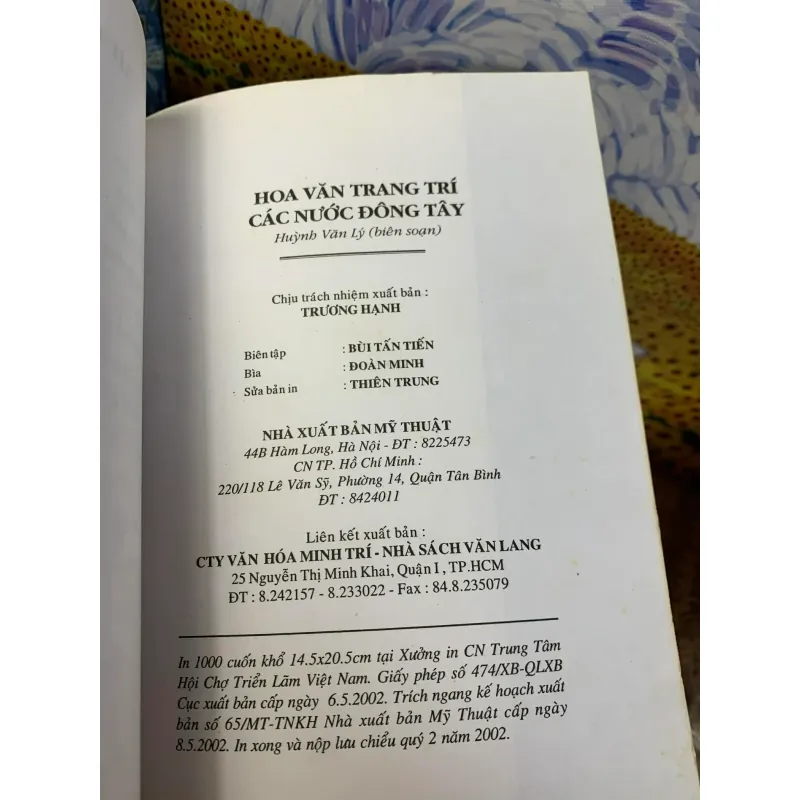 Văn Hóa Trang Trí Các Nước Đông Tây - Huỳnh Văn Lý 927239