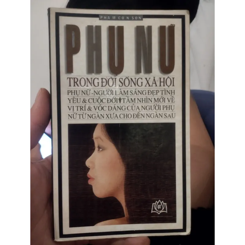 sách "Phụ Nữ Trong Đời Sống Xã Hội" của tác giả Phạm Côn Sơn. 
 1025397