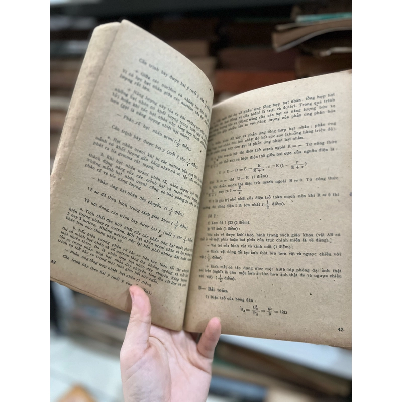 Đề thi vật lý , thi tốt nghiệp cấp 3 1983 476133