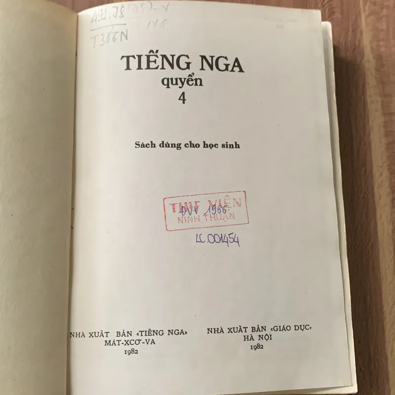 Tiếng Nga quyển 4, sách dùng cho học sinh, in tại Nga 608899