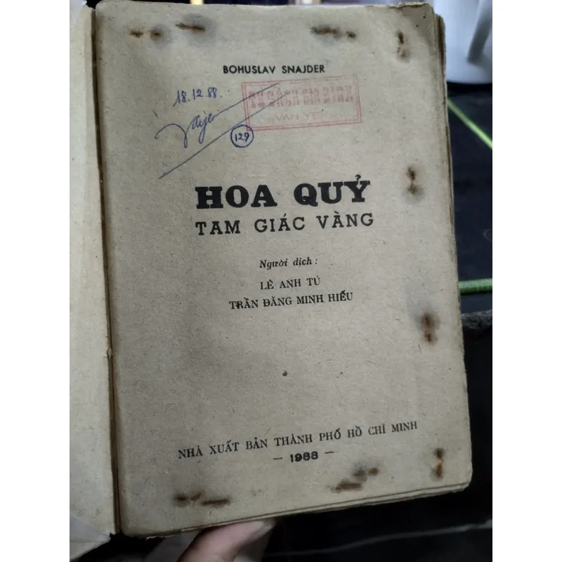 tiểu thuyết "Hoa Quỷ Tam Giác Vàng" của tác giả Bohuslav Snajder.  695788