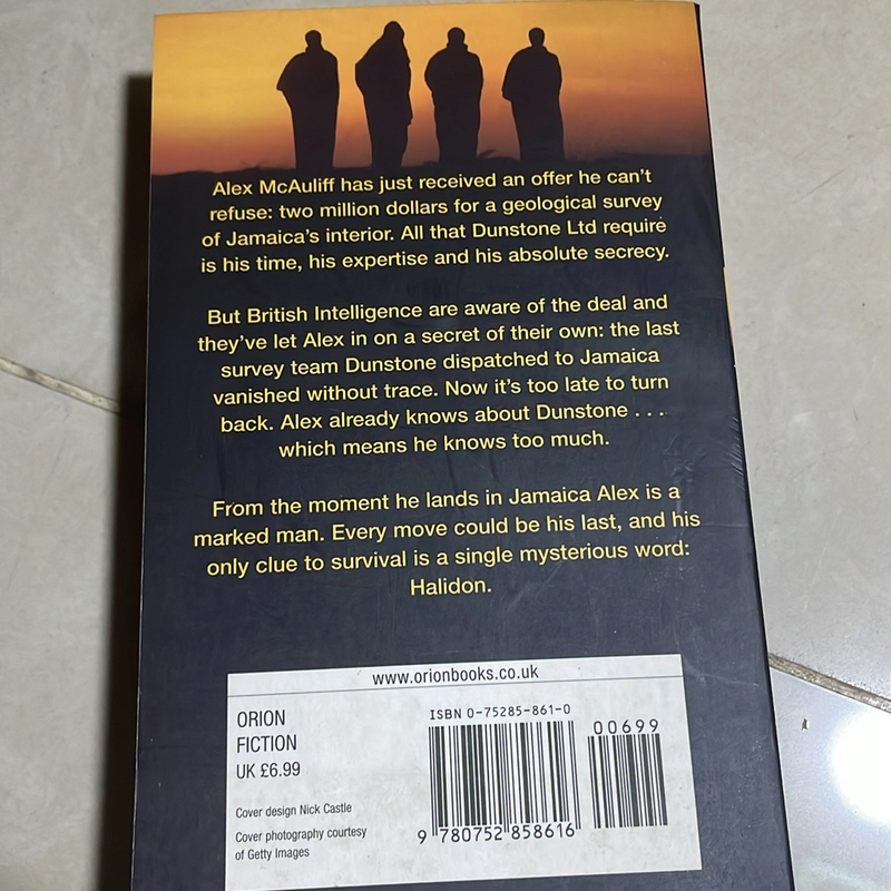 The cry of the Halidon - Robert Ludlum 527956