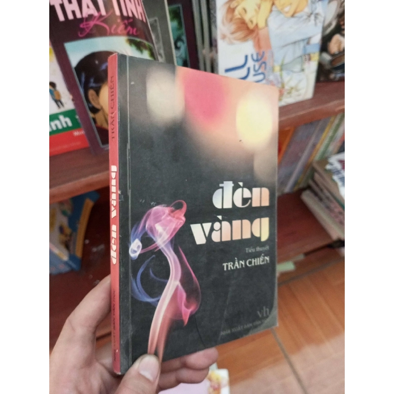 (Sách cũ SCGR) Đèn vàng - Trần Chiến 2005 Tiểu Thuyết VAVO-AK19 Blogmeo090426 1016420
