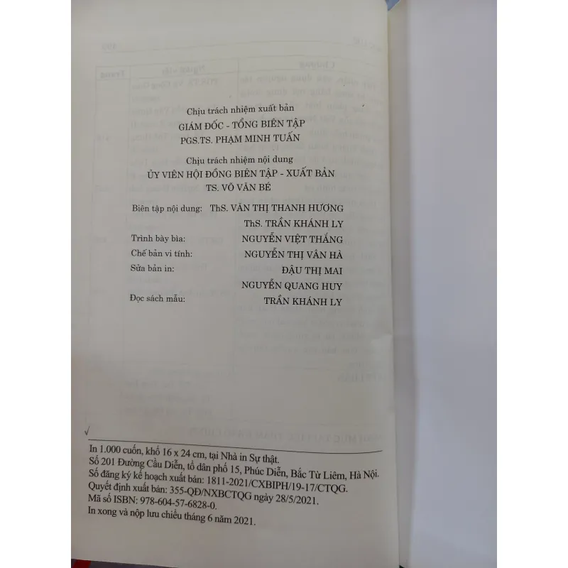 Sách chuyên khảo  935371