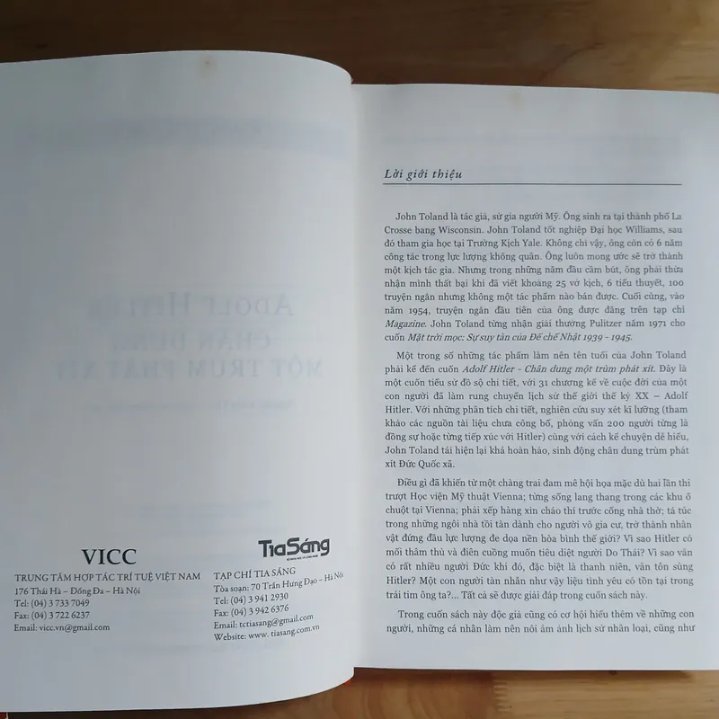 ADOLF HITLER Chân Dung Một Trùm Phát Xít - John Toland 714398