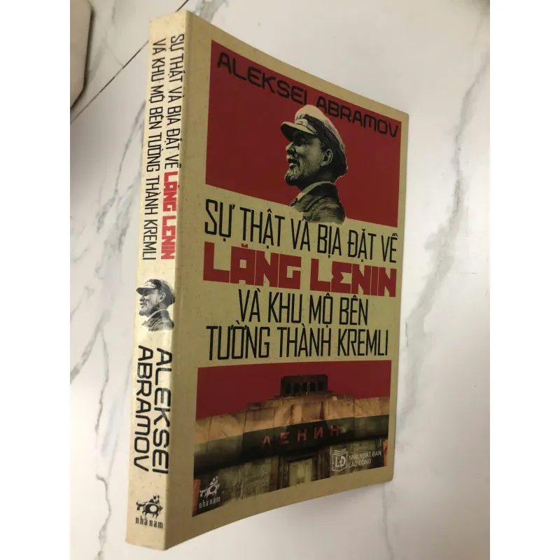 Cuốn sách "SỰ THẬT VÀ BỊA ĐẶT VỀ LĂNG LENIN VÀ KHU MỘ BÊN TƯỜNG THÀNH KREMLI" 597630