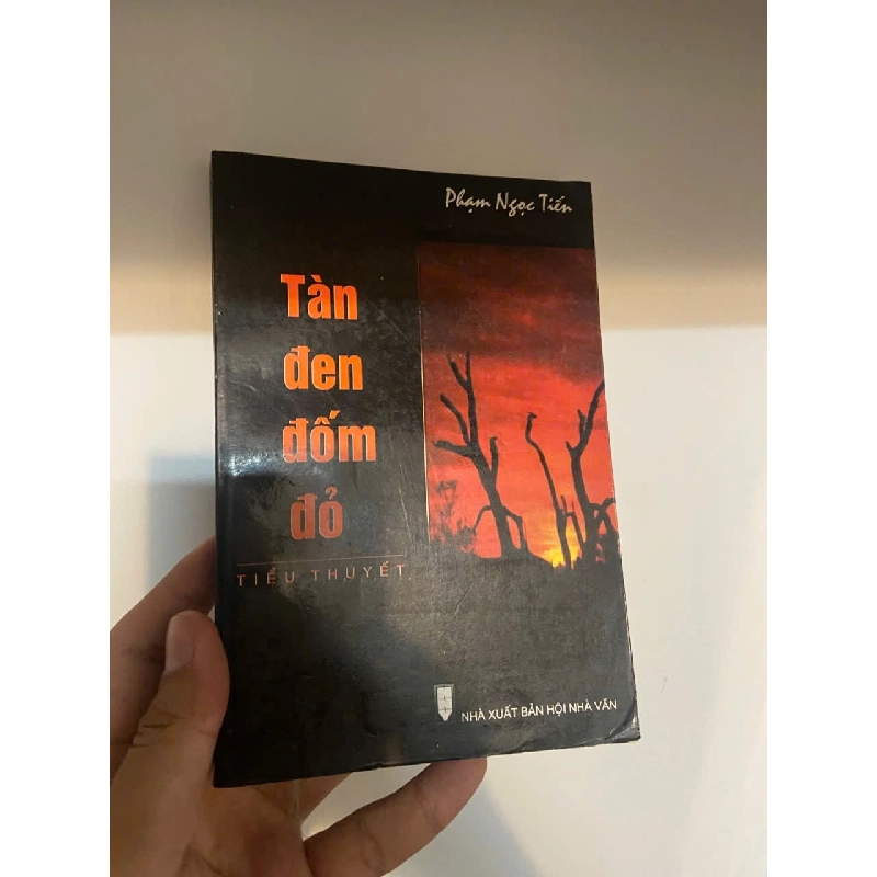 Tàn đen đốm đỏ - Phạm Ngọc Tiến 1008881