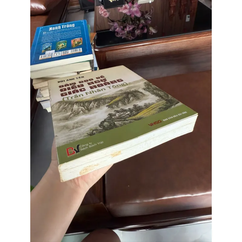 ĐÀY ĐỌA VỀ DIỆU NGỘ GIÁC HOÀNG (TRẦN NHÂN TÔNG) – BÙI ANH TẤN 976019